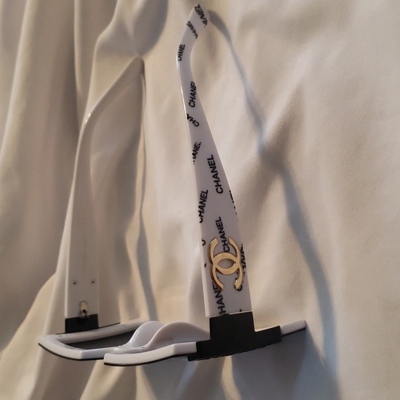 Women Sunglasses - Picture 4 of 5